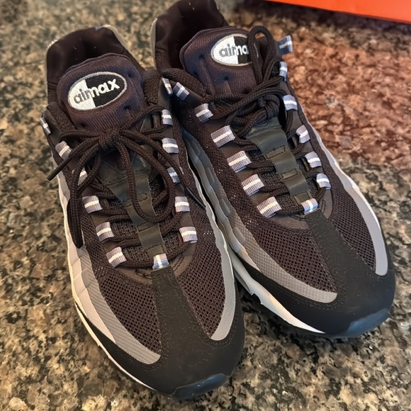 Nike Men's air max 95  Black and Gray Sneakers EUC 10.5 - Picture 11 of 16